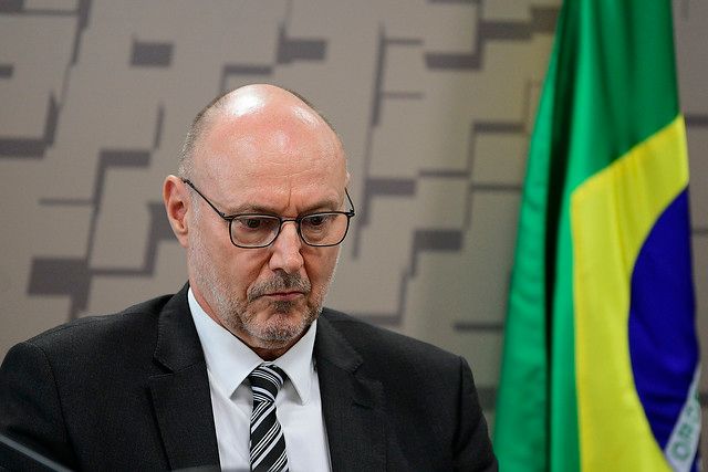 Cúpula do PT cobra mudança na Abin, mas Lula resiste