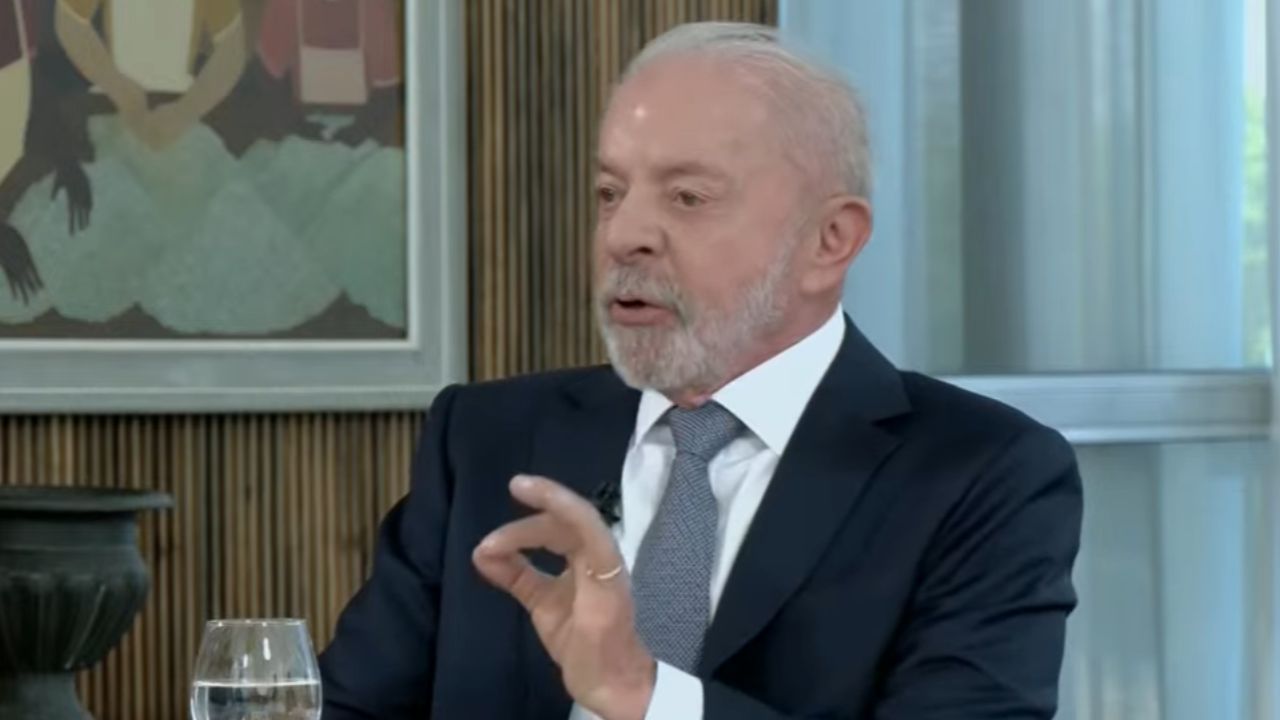 Lula defende reforma política e fim do fundo eleitoral Lula defende reforma política e fim do fundo eleitoral