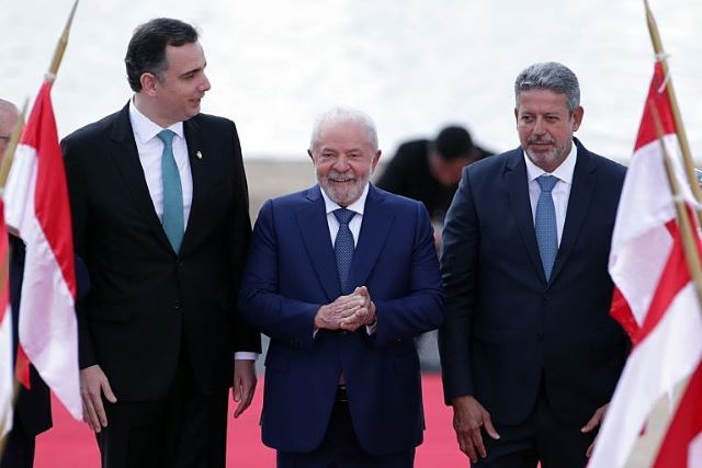 Lula embarca com Lira, Pacheco e ministros para monitorar áreas atingidas no RS