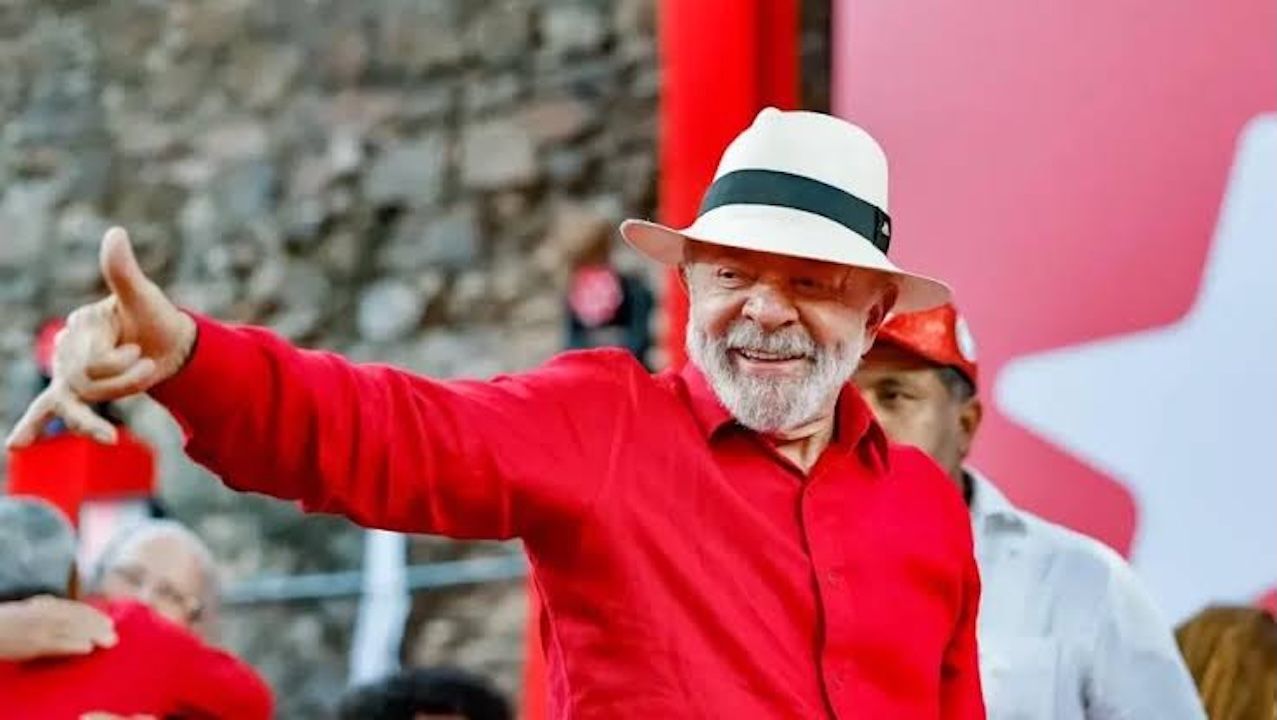 PT oficializa Lula como candidato à Presidência pela 7ª vez