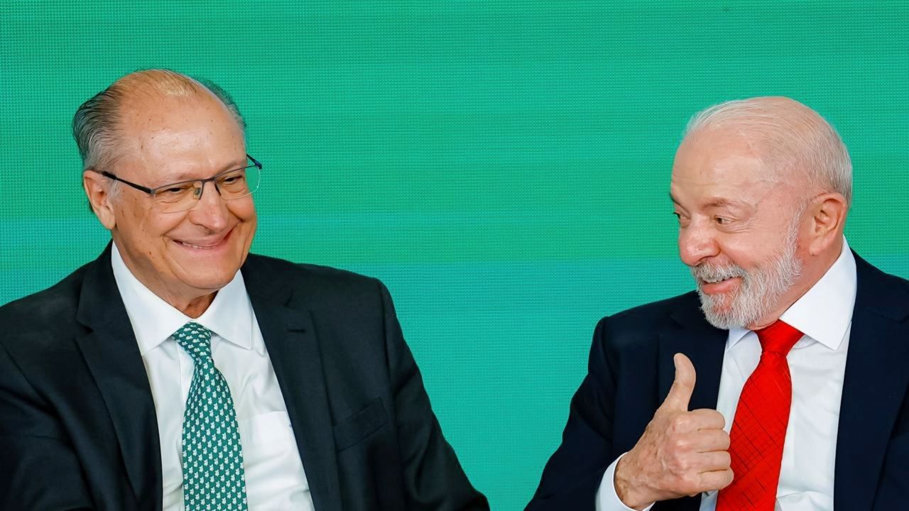 Lula (PT) e Alckmin (PSB) em agenda do governo federal no Planalto | Divulgação/Ricardo Stuckert/PR