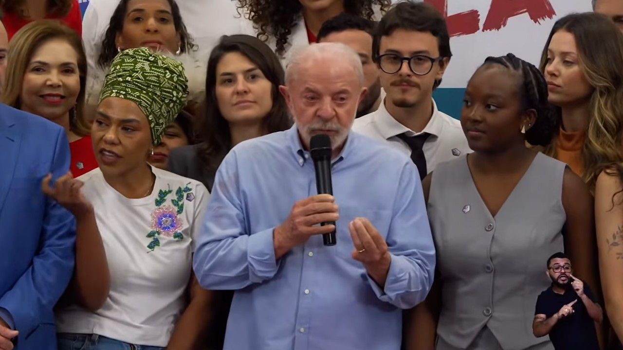 "Vão destruir tudo o que nós fizemos", diz Lula sobre Flávio