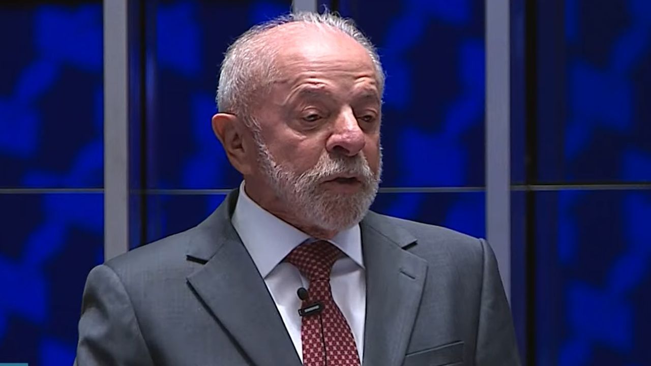 Congresso promulga fim da escala 6x1 com presença de Lula