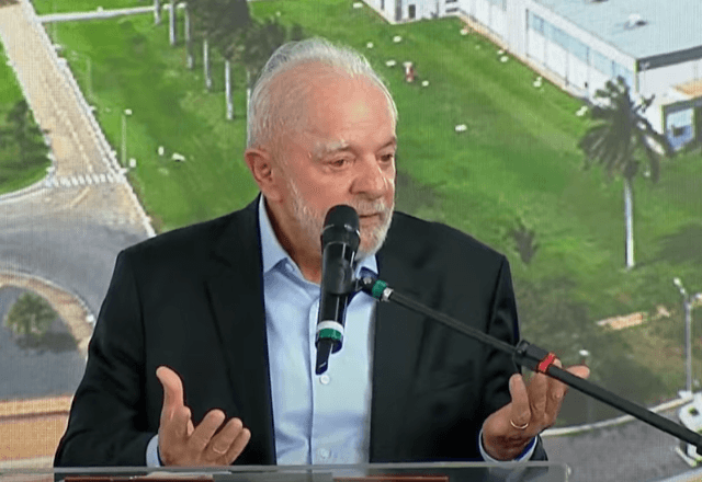 Lula aparece com curativo na região do supercílio em MG | Reprodução/Youtube