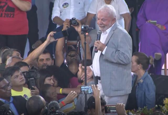 Lula desmente boatos sobre fechamento de igrejas e defende liberdade religiosa Lula desmente boatos sobre fechamento de igrejas e defende liberdade religiosa