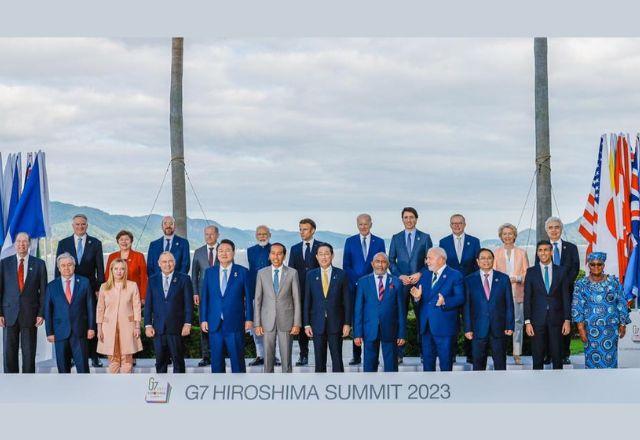 Lula, chefes de Estado de países convidados, e chefes das nações do G7 pousam para foto da cúpula
