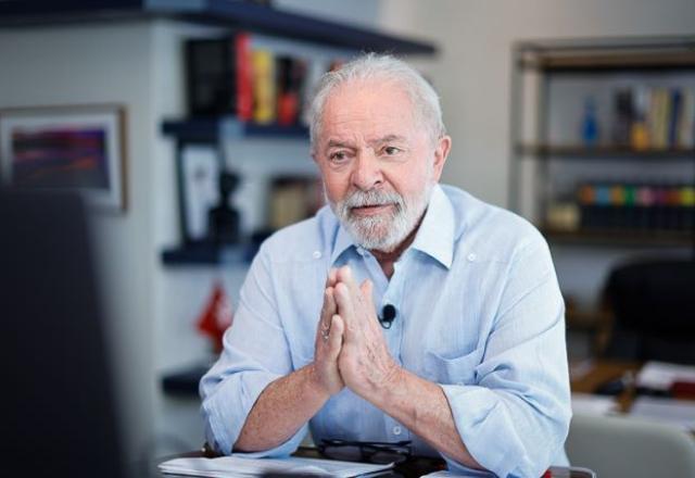 Lula com as mãos juntas (Ricardo Stuckert)