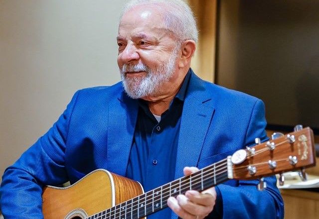 Lula com violão | Ricardo Stuckert/PR