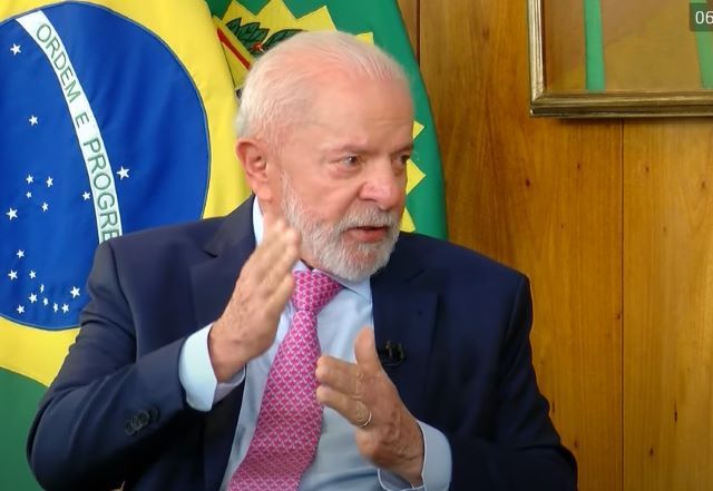 Lula detalha queda no banheiro: "Sangrou muito, achei que tinha rachado"