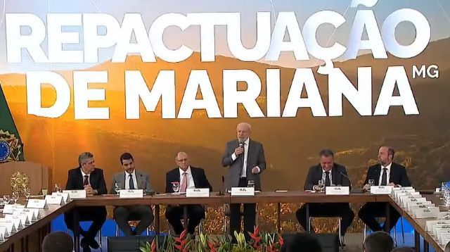 Lula assina novo acordo de Mariana e critica falta de prevenção: evitar a desgraça custaria menos