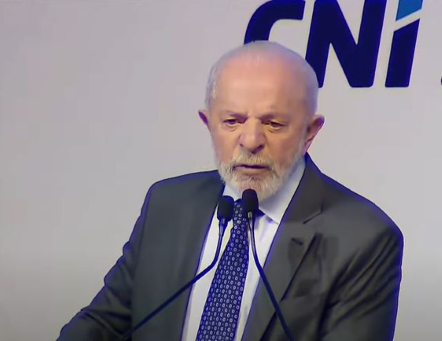 Lula diz que agro deve crescer para "causar raiva" em francês que chamou carne brasileira de "lixo"