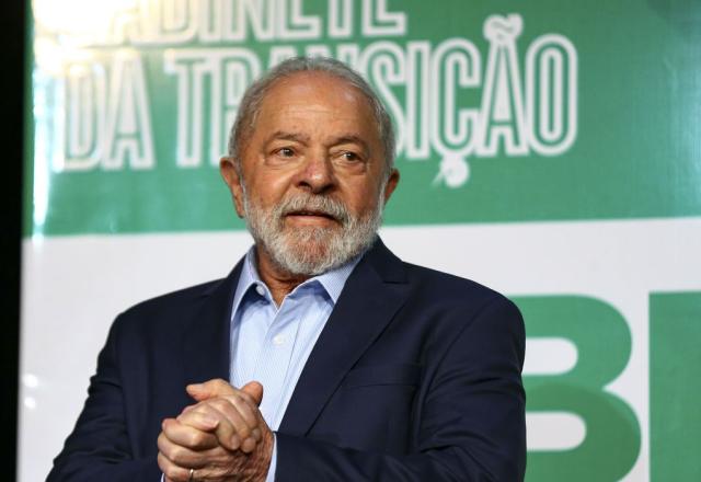 Lula diz que Forças Armadas foram coniventes com atos golpistas