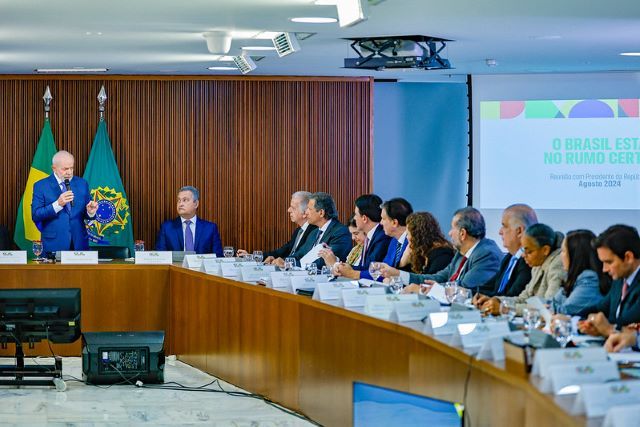 Eleições: Lula dá liberdade para ministros escolherem candidatos, mas 'sem atacar adversários' Eleições: Lula dá liberdade para ministros escolherem candidatos, mas 'sem atacar adversários'