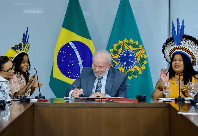 Lula e a ministra Sônia Guajajara durante evento | Foto: Ricardo Stuckert