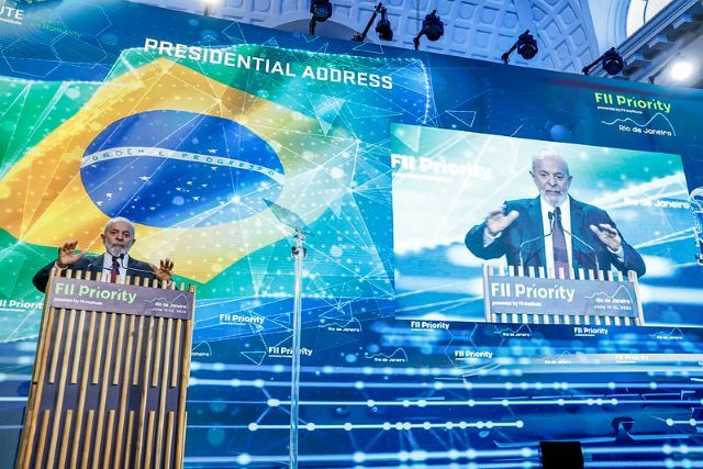 Dólar sobe após Lula criticar discussão econômica sem pensar no social