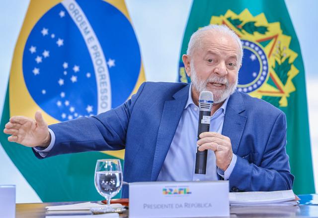 Lula em reunião ministerial