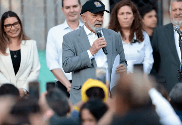 Lula visita favela do Moinho e anuncia programa de moradias para famílias 