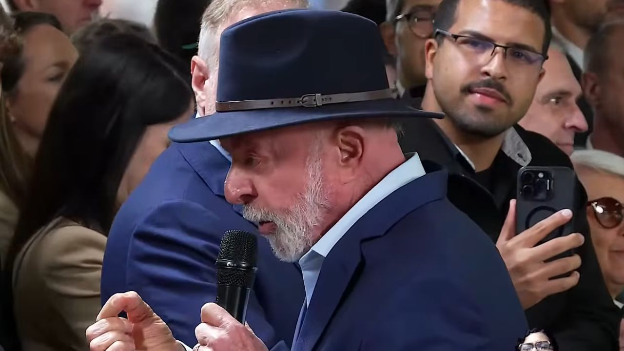 Lula ironiza Seleção após Copa: "Só voltou um jogador"