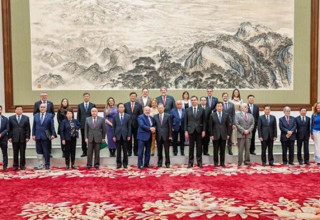 Presidente Lula firma laços extra-comerciais em viagem à China