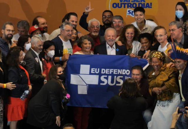 Lula participa de evento em defesa do SUS