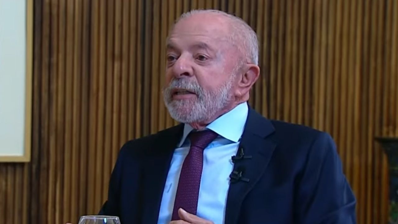 Lula sai em defesa de diretor-geral da PF após acusações