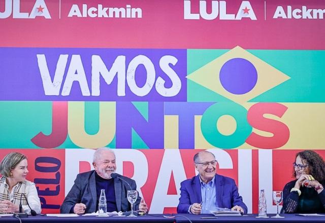 Lula sentado ao lado de Alckmin e outros (Ricardo Stuckert)