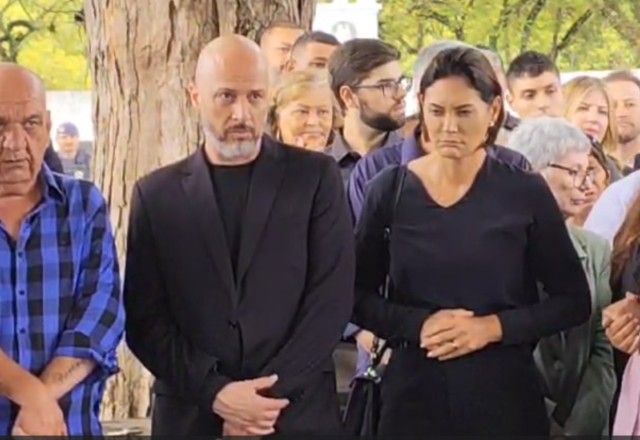 Michelle Bolsonaro no enterro da mãe de Valdemar Costa Neto | SBT