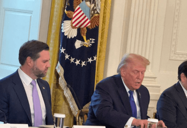 Presidente dos EUA, Donald Trump, em reunião com executivos do setor do petróleo na Casa Branca | Foto: Patrícia Vasconcellos/SBT News - 09.01.2026