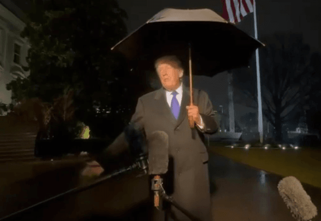 Presidente dos EUA, Donald Trump, em conversa com jornalistas | Foto: Patrícia Vasconcellos/SBT News - 09.01.2026