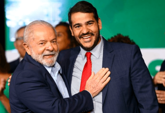 Messias interrompe férias e acompanha eventos de Lula em São Paulo após voltar a ser cotado ao STF Messias interrompe férias e acompanha eventos de Lula em São Paulo após voltar a ser cotado ao STF