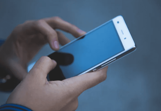 Vale a pena fazer seguro de celular para o Carnaval? Entenda