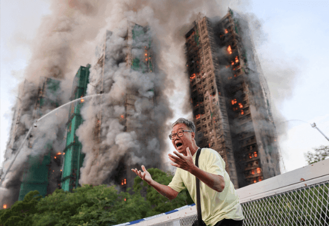 Incêndio devastou complexo residencial no distrito de Tai Po | Reuters
