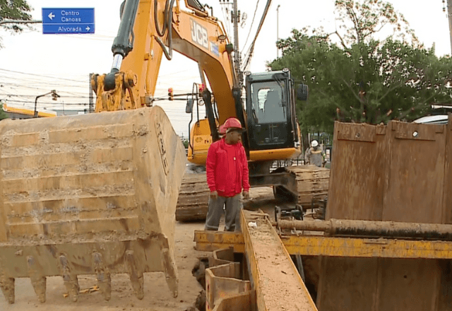 Obra interrompe abastecimento de água em Porto Alegre | SBT RS