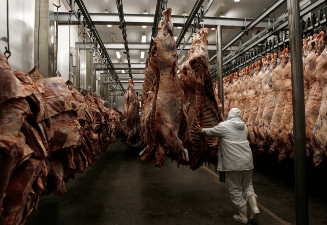 Frigorífico da Marfrig em Promissão (SP) | Reuters / Paulo Whitaker