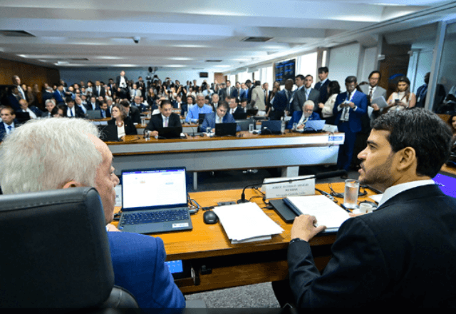 Aliados de Messias reduzem otimismo e agora preveem entre 45 e 48 votos favoráveis no Senado Aliados de Messias reduzem otimismo e agora preveem entre 45 e 48 votos favoráveis no Senado