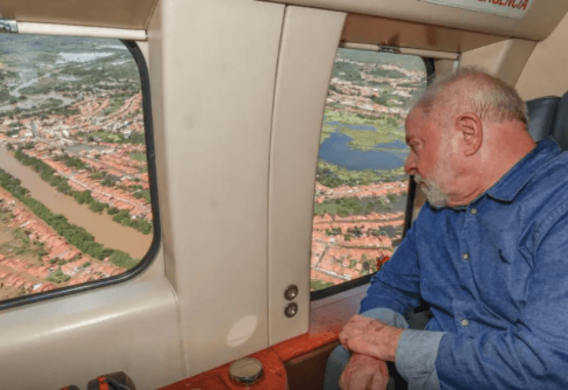 Lula sobrevoa Ubá (MG) | Ricardo Stuckert/PR
