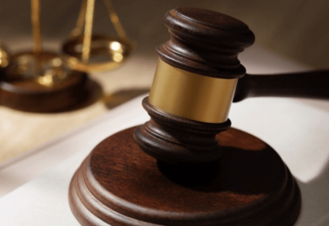Tribunal condena acusado de matar homem durante briga por causa de som alto | Freepik
