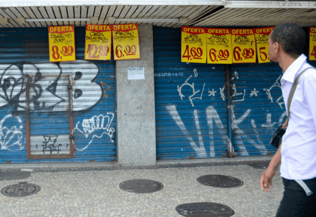 Fachada de supermercado fechado pelo feriado do Dia do Comerciário, no Rio de Janeiro | Foto: Tomaz Silva/Agência Brasil - 17.10.2022