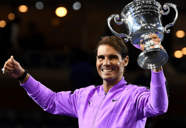 Rafael Nadal levantando um troféu | Reprodução/Redes sociais