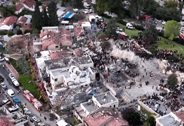 Imagens mostram devastação no local do impacto de míssil iraniano no centro de Israel | Reprodução/Reuters