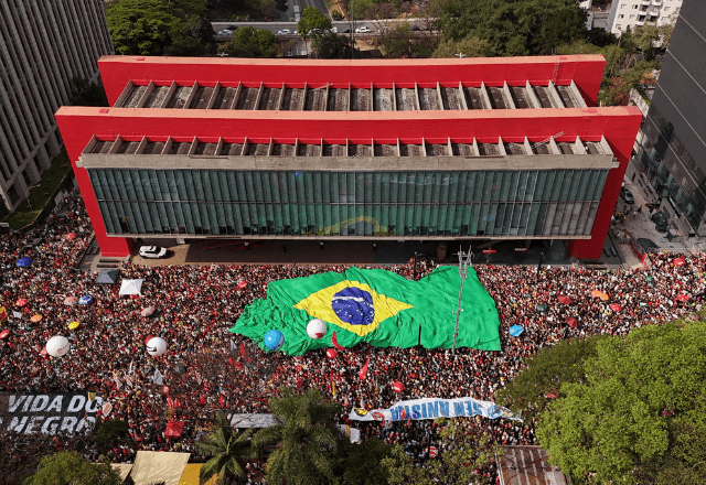 Manifestantes se reúnem na Avenida Paulista, em São Paulo, contra o projeto da anistia e a PEC da Blindagem | Foto: Amanda Perobelli/Reuters - 21.09.2025