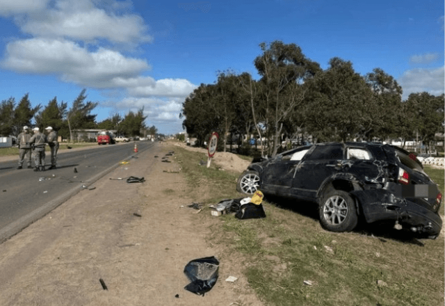 Motorista pede ajuda a polícia, foge e sofre acidente Motorista pede ajuda a polícia, foge e sofre acidente