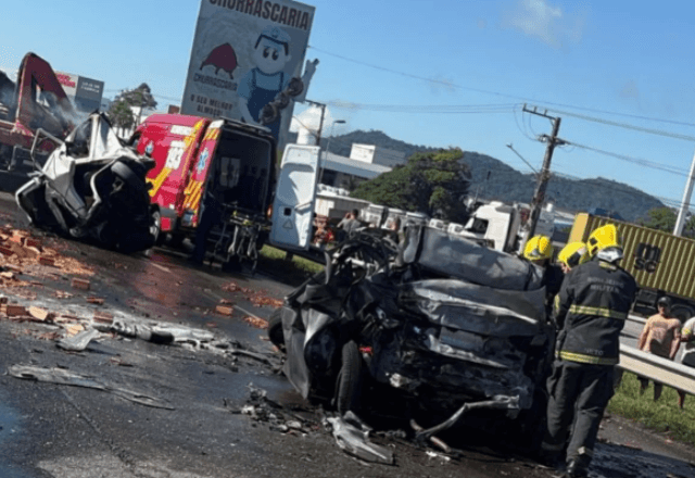 Colisão interdita rodovia em Itajaí (SC) | SCC10