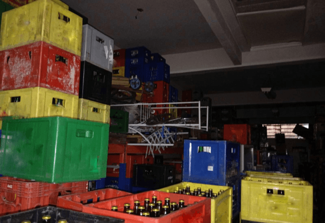 Bebidas vencidas e sem nota fiscal encontradas pela polícia no centro de São Paulo | Foto: Divulgação/SSP-SP - 08.10.2025