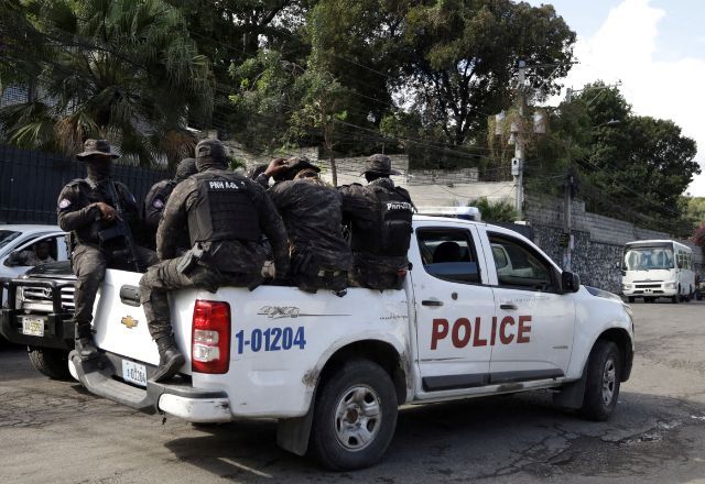 Massacre no Haiti deixa pelo menos 70 mortos, diz grupo de direitos humanos Massacre no Haiti deixa pelo menos 70 mortos, diz grupo de direitos humanos