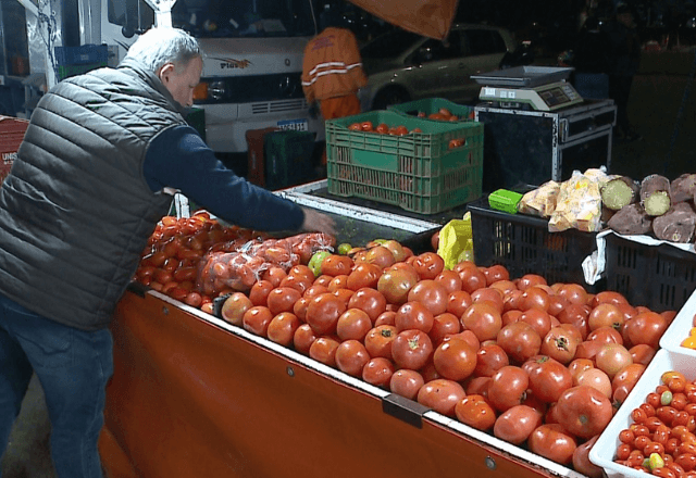 Tomate foi o maior vilão da cesta básica em Porto Alegre | SBT RS
