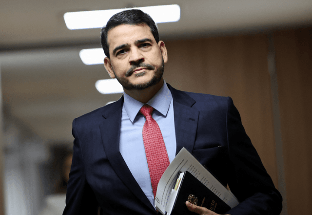 Messias cita mensagem bíblica que fala em "dez mil inimigos" após derrota no Senado