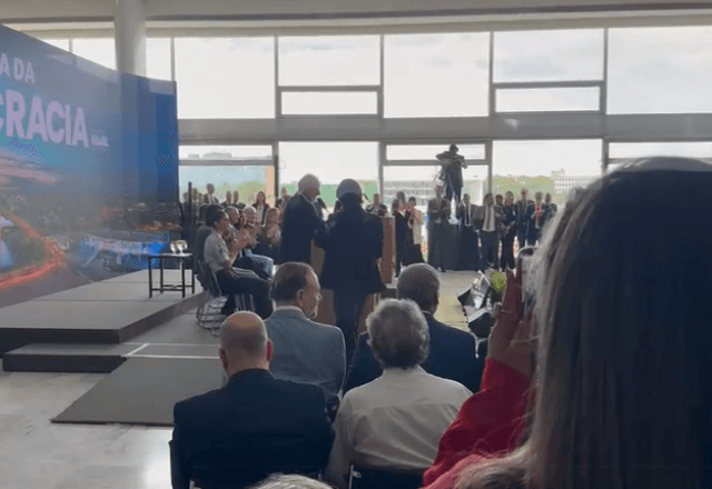 Sem centrão e STF, Governo transforma evento de 8/1 em palanque eleitoral de Lula