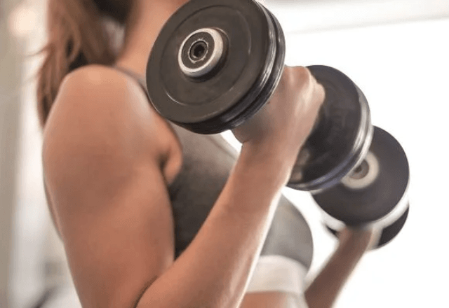Excesso de treino pode causar fraturas por estresse no corpo | Reprodução
