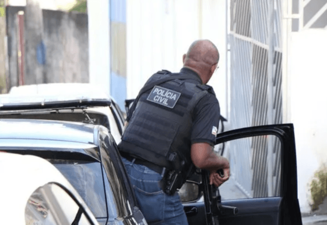Policial investiga ação de criminosos em Salvador | Polícia Civil